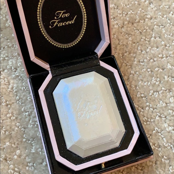 Too faced diamond highlighter - Picture 3 of 3